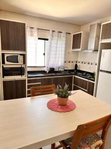 Η κουζίνα ή μικρή κουζίνα στο Casa Aconchego