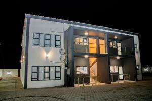 صورة لـ The Grove Guest House في منزيني +56 صورة