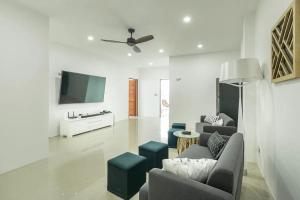 Μια τηλεόραση ή/και κέντρο ψυχαγωγίας στο Villa Somsuay 5Br Private Pool & Panoramic View