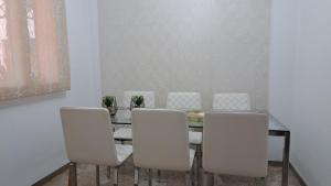 Ein Sitzbereich in der Unterkunft Apartamentos Maria Cristina con parking gratis