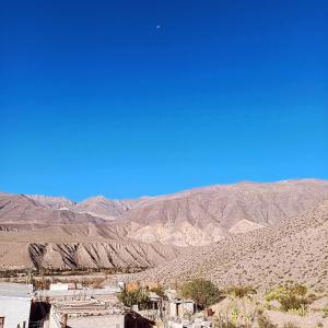 a view of a desert with mountains in the background at Cabañas Mallma in Tilcara