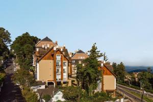 a group of houses on a hill with trees at Loft One no Centro by Achei Gramado in Gramado