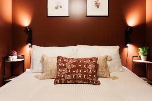 a bedroom with a white bed with brown walls at Upper Eastside - King bed & Free bikes in Belfast