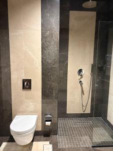 Koupelna v ubytování Doyof Hotel فندق ضيوف + 19 fotografií