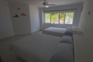 Una cama o camas en una habitación de Cabana Mangle Playa Privada