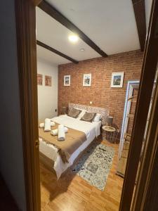 Postel nebo postele na pokoji v ubytování La Sal Home Toledo