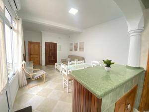 a kitchen and dining room with a table and chairs at El Descanso de Chipiona in Chipiona