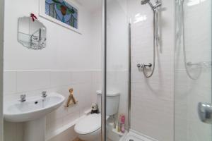 Ένα μπάνιο στο Family Stay By Sefton Park & Lark Lane Parking