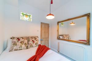 Ένα ή περισσότερα κρεβάτια σε δωμάτιο στο Family Stay By Sefton Park & Lark Lane Parking