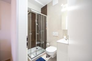 Koupelna v ubytování Studio Apartment - Central - Kitchen - self check in + 21 fotografií