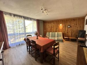 Posedenie v ubytovaní Résidence Les Arolles - Spacieux deux pièces pied des pistes MAE-0484