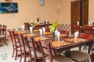 Restaurace v ubytování Nyamfinzi Hotel