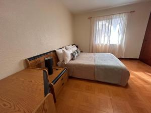 Ένα ή περισσότερα κρεβάτια σε δωμάτιο στο A Casa da Minha Mãe