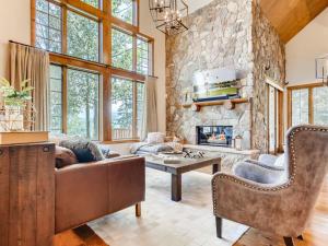 Posezení v ubytování Luxurious Cordillera Estate 5 BR, Private Hot Tub