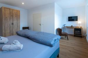 Ένα ή περισσότερα κρεβάτια σε δωμάτιο στο S-Rooms Zimmervermietung 1,2