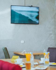 TV a/nebo společenská místnost v ubytování Fyndy Hotel Dakhla