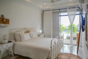 Ένα ή περισσότερα κρεβάτια σε δωμάτιο στο Botan Villa 3BR PoolGarden & Sea View in Chaweng +29 φωτογραφίες