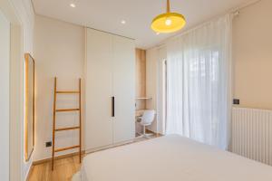 Postel nebo postele na pokoji v ubytování Mandarin One Bedroom Apartment Varkiza