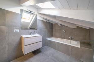 Fotografie z fotogalerie ubytování Square of Lake v destinaci Colico