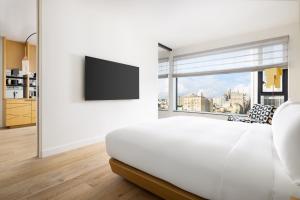 Timbri Hotel San Francisco, Curio Collection by Hilton的电视和/或娱乐中心
