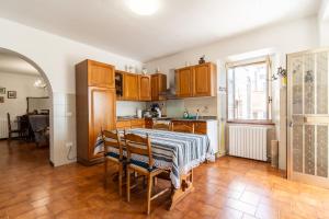 a kitchen with a table and chairs in a room at Borgo del Piano "Alloggio Emilia" in Rapino