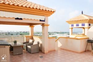 a balcony with a gazebo and a table and chairs at Fantástico Ático Chill Out con Vistas a Mar de Cristal in Mar de Cristal