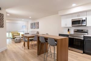 a kitchen and living room with a table and chairs at The Fold Hotels Orlando in Orlando