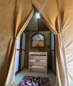 TV a/nebo společenská místnost v ubytování Diamante Luxury Camp