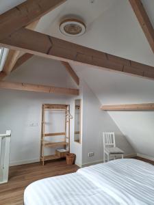 Postel nebo postele na pokoji v ubytování Maria's hoeve Abcoude huisje 2 dichtbij Amsterdam