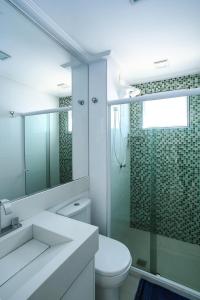 Et badeværelse på Casa cores, 2 quartos, piscina