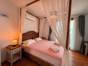 Postel nebo postele na pokoji v ubytování Alice Tatil Evi