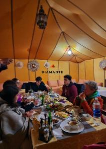 Jídlo v luxury tent nebo okolí