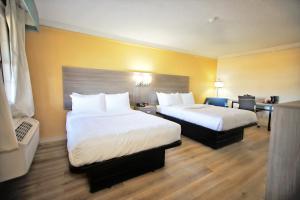 Postel nebo postele na pokoji v ubytování Quality Inn Aurora Denver