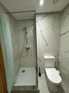 Minimalist Escape - Between Rabat Agdal Station & Corniche的一间浴室