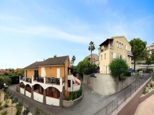 a house with a fence next to a street at Ferienwohnung in San Bartolomeo al Mare in San Bartolomeo al Mare