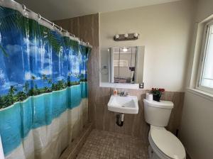 Ένα μπάνιο στο The Disney Hostel - West Fullerton