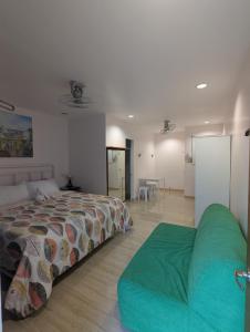 Postel nebo postele na pokoji v ubytování Casa Linda Bulacan Hotel and Resort + 4 fotografie