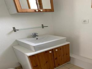 Kúpeľňa v ubytovaní Apartment in Montbrun near Thermal Baths
