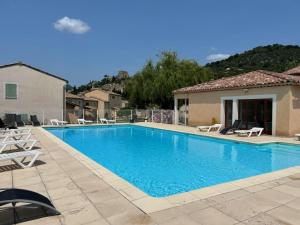 Bazén v ubytovaní Apartment in Montbrun near Thermal Baths alebo v jeho blízkosti
