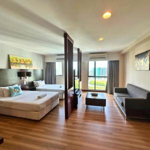 מיטה או מיטות בחדר ב-Greenage MingSuite 明绿时代套房 Kota Kinabalu 亚庇市中心