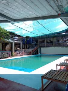 Bazén v ubytování Casa Linda Bulacan Hotel and Resort nebo v jeho okolí