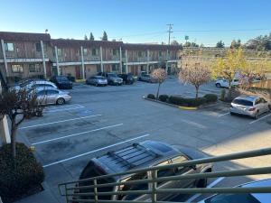 Φωτογραφία από το άλμπουμ του Valley Inn σε Castro Valley