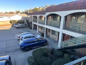 Φωτογραφία από το άλμπουμ του Valley Inn σε Castro Valley
