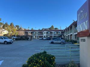 Φωτογραφία από το άλμπουμ του Valley Inn σε Castro Valley