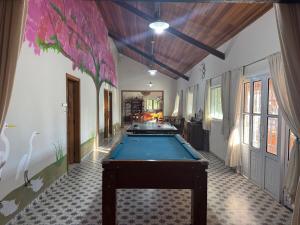 a large room with a pool table in it at Sítio Santa Felicità entre Guaratinguetá e Aparecida do Norte in Guaratinguetá