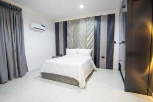Gallery image of De'Luxuries 2 Bedroom Apartment in Ikoyi with Pool in Lagos