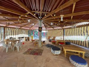 a room with tables and chairs in a yurt at Eko Aldea Kolybry in San Joaquín