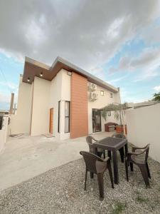 Το κτήριο όπου στεγάζεται  η παραθεριστική κατοικία