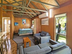 Istumisnurk majutusasutuses Gumnut Glen Cabins