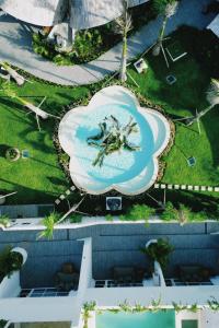 Bazén v ubytování Mantra Wellness Center nebo v jeho okolí